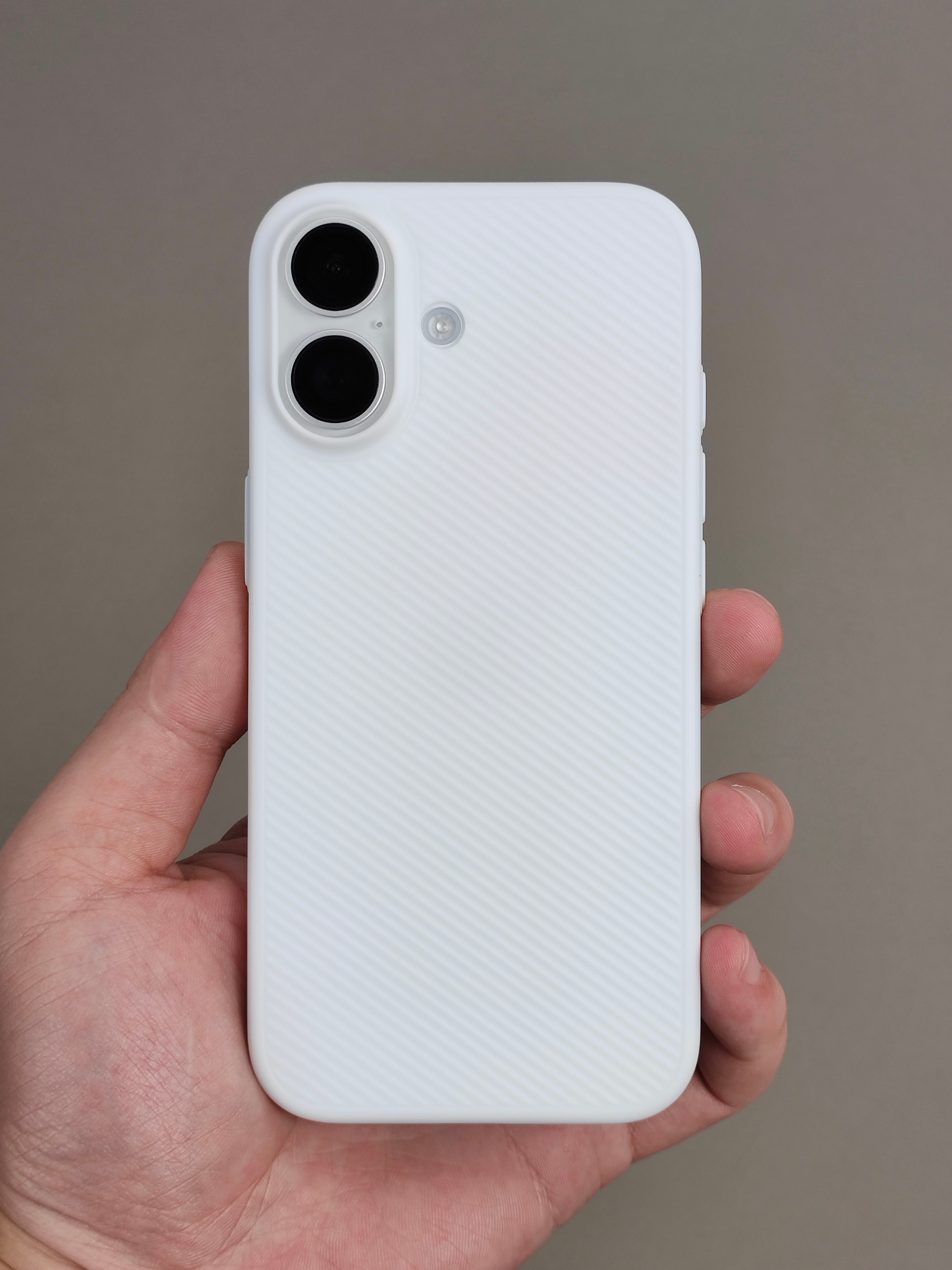iPhone17的超薄波纹白色终于到货了，明天上[嘻嘻] ​​​