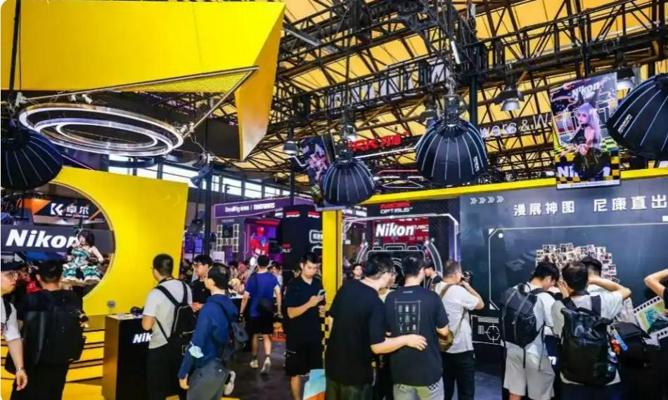 ChinaJoy变身科技狂欢节！办公软件、机器人、汽车都来抢戏？揭秘背后玄机👇
