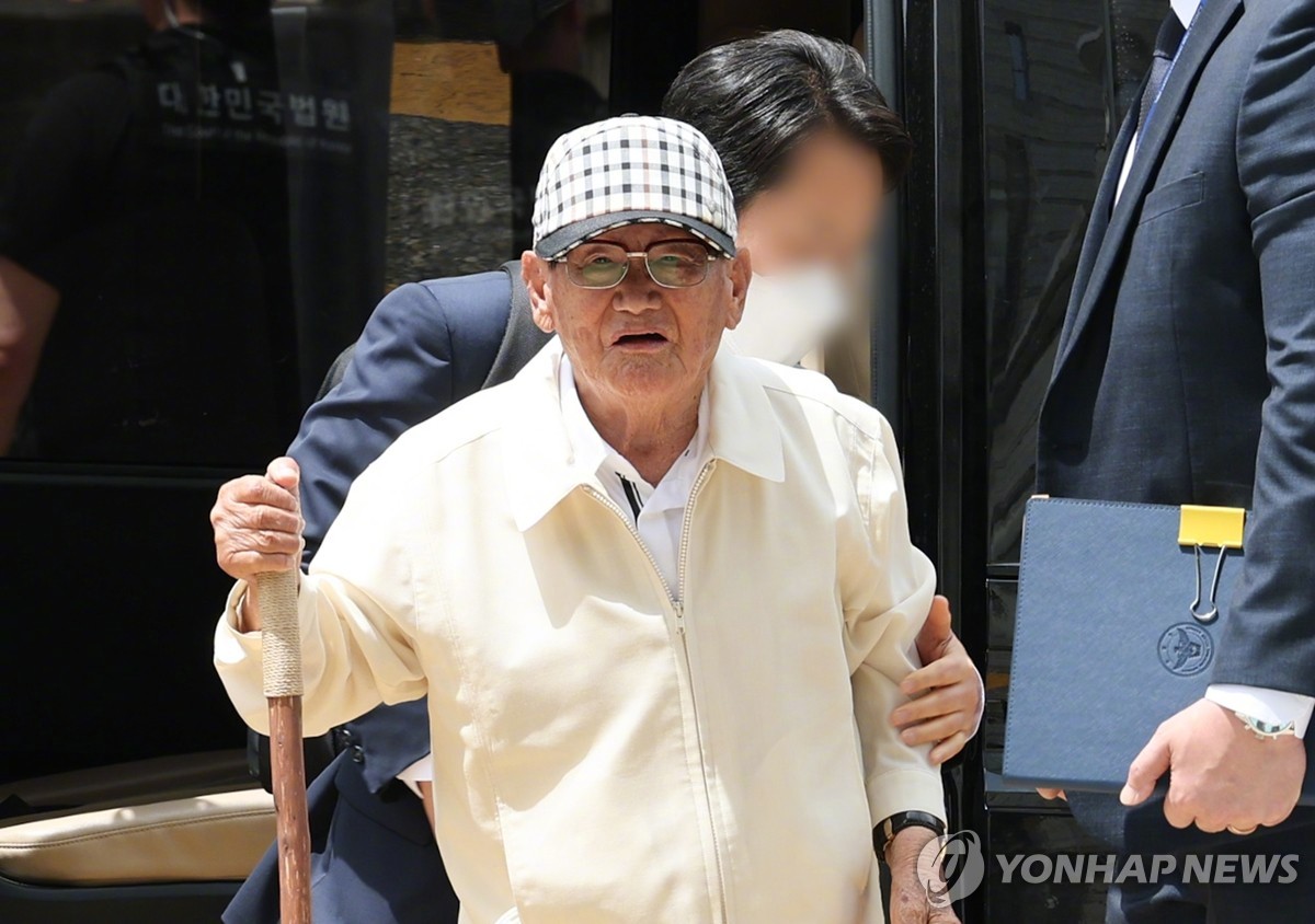 【韩新天地教主李万熙因涉嫌干政被批捕】（韩联社）海外新鲜事热点现场 韩联社首尔6