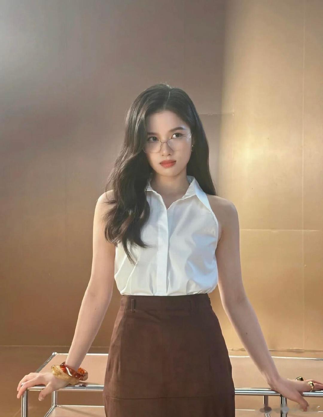 张婧仪野狗骨头穿搭张婧仪说粤语好苏 张婧仪野狗骨头穿搭。真的太美了啊！！ 