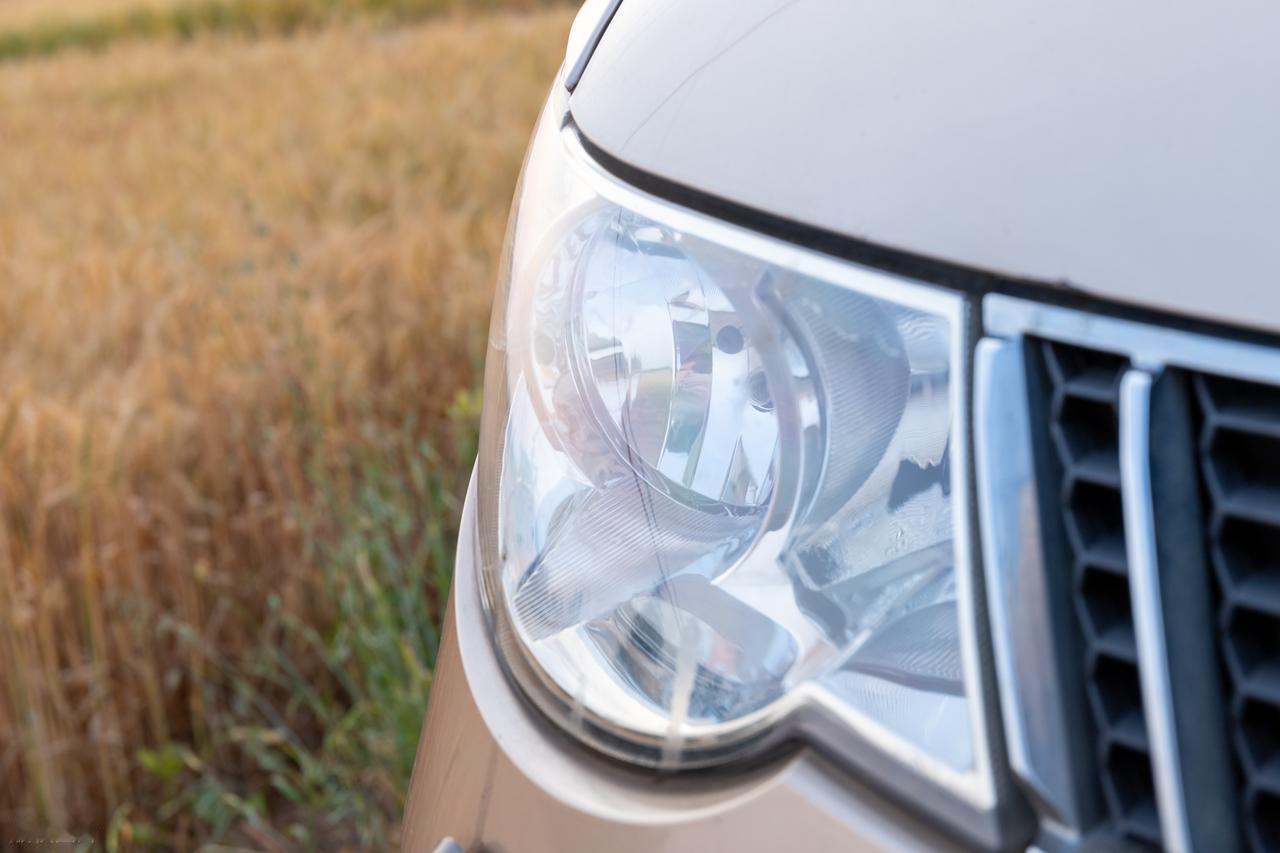 汽车车灯起雾属于正常现象吗？

轻微起雾是正常的，多因车灯内外温差、湿度差导致空