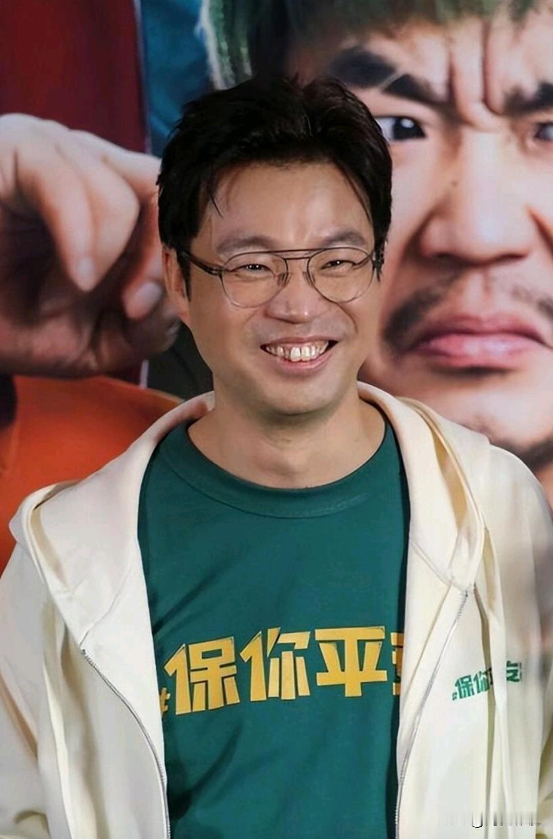 大家还记得这位男演员吗？
他今年51岁，土生土长四川人，毕业于解放军艺术学院。他