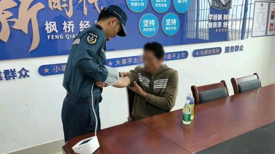 广东湛江这事儿太惊险了！一男子独自出海后彻夜未归，在海上落水还漂流了6个多小时。