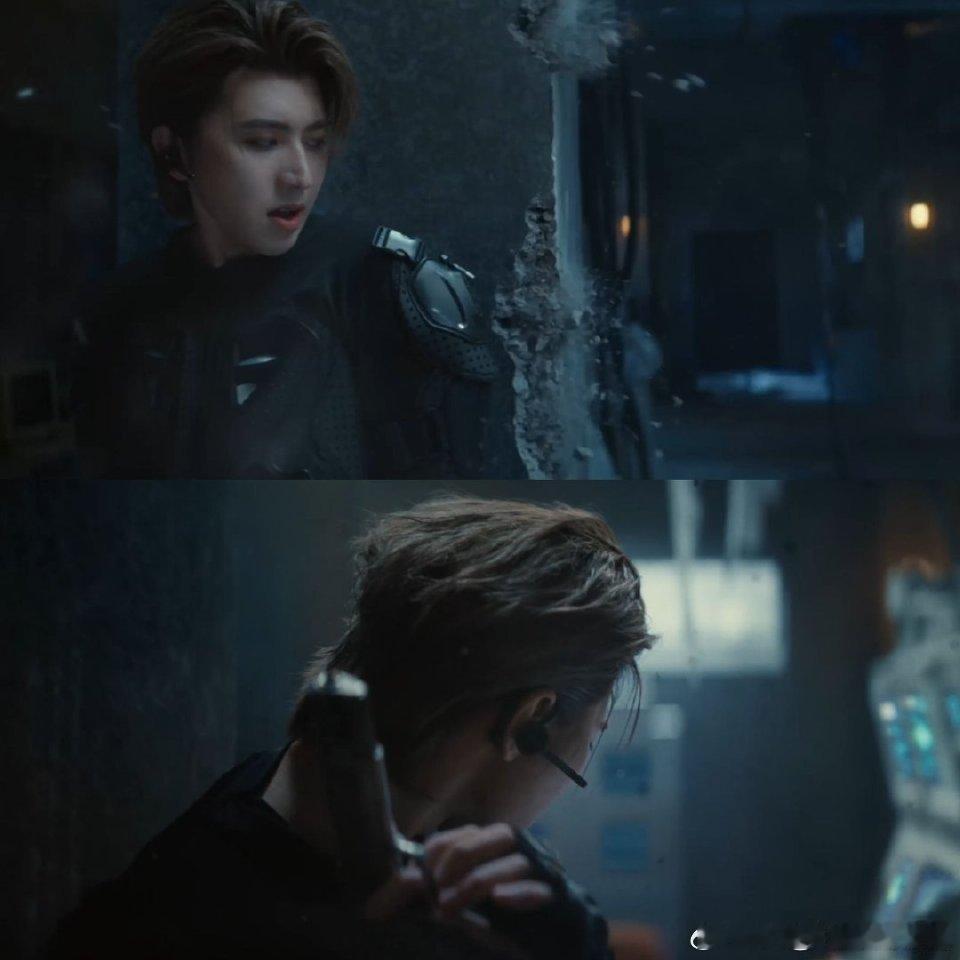 蔡徐坤2025最后一天帅成啥样了金发背头配紧身服持枪帅到我了，本年度最绝造型，眼