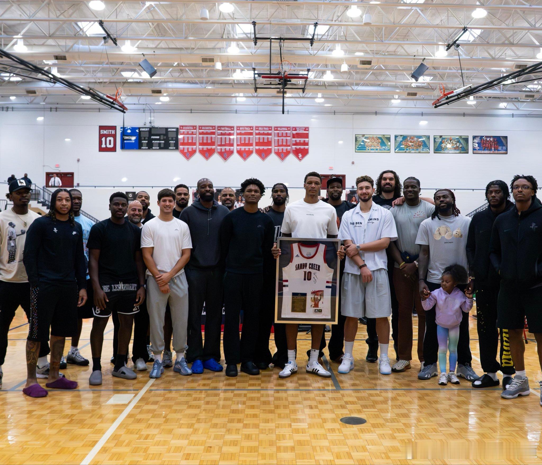 全家福有意思[doge][赞]休斯顿火箭 ​​​