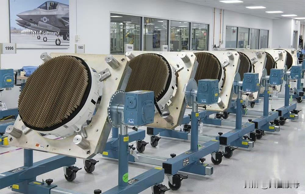 有点好笑，美国F35居然没有雷达可用，只能增加金属块进行配重，否则影响飞行训练，