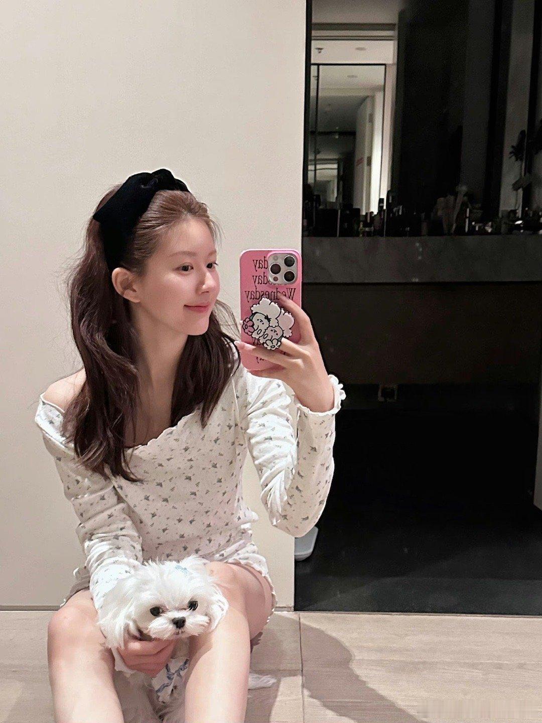 这次我选择相信刘大锤了[doge] #刘大锤说赵露思快瘦成纸片了# ​​​