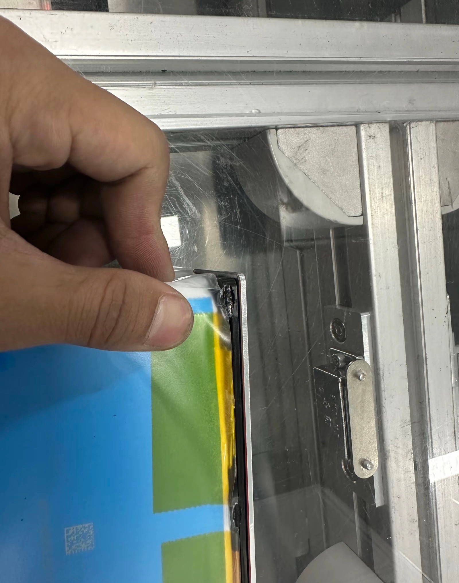 这是一个名字叫喜子的白胖员工在亚洲偷拍的。双鸡引出很明显了（其实之前也发过，被下