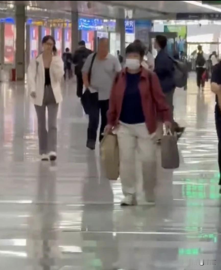 经过一系列系统检查，病情越来越严重。从8月29日去医院到离世仅14天。死后骨穿才