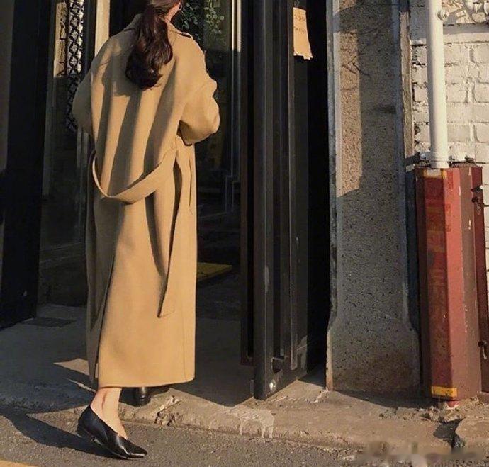 当你很努力的想要挽留一个人的感情 那种瞬间变得卑微了的感觉真恶心 ​​​