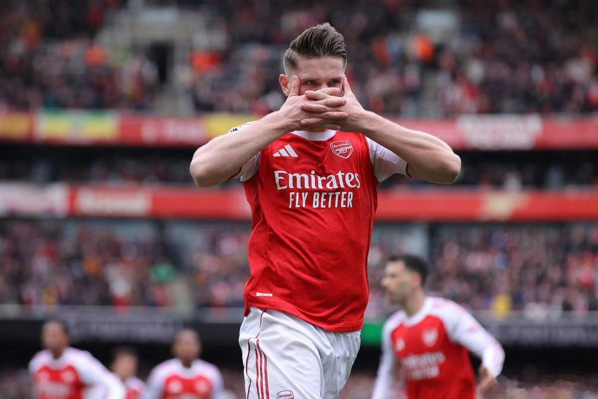 真的笑不出来！指望切尔西阻击曼城，结果阿森纳自己先翻车，冠军梦越来越远。就算肖邦