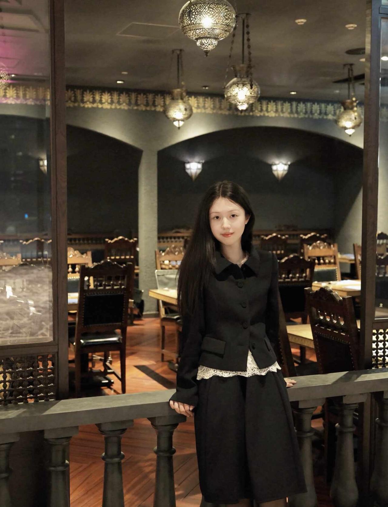 竖构图or横构图•̆.•̑﹖
以及哈苏水印加不加好呢> <
偶遇一家餐厅，散场以