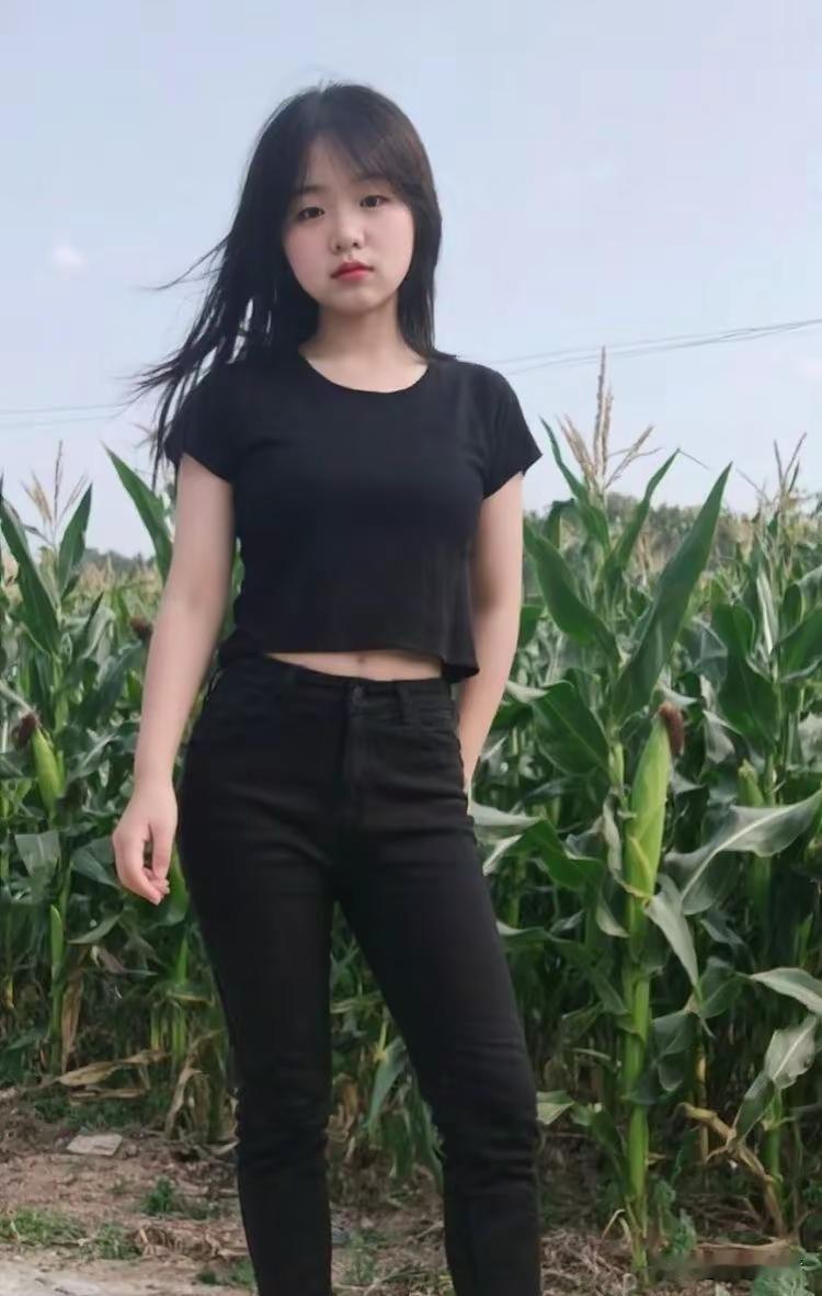 1994年18岁的女孩被人贩子以2700元卖给了放羊的人，洞房夜女孩胆怯的蜷缩在