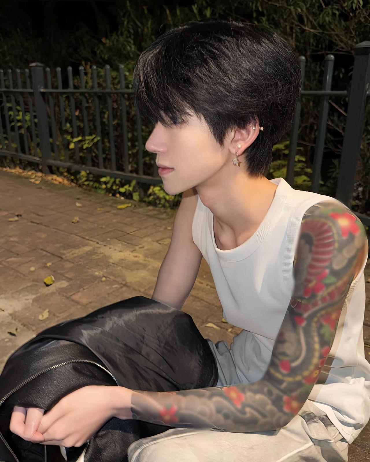 你男朋友很帅 可惜没有花臂