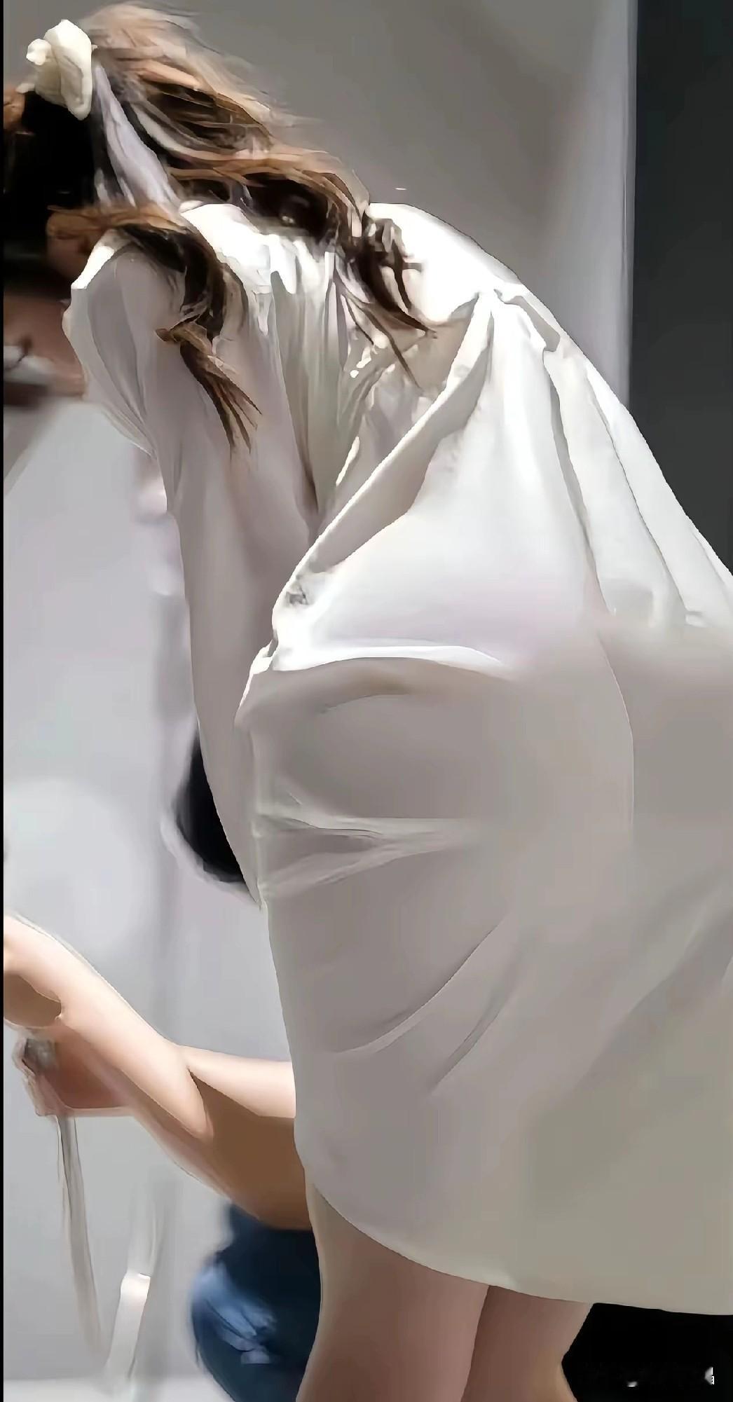 日曆古詩  2025.10.15
《菩萨蛮》  唐/韦庄
劝君今夜须沉醉，尊前莫