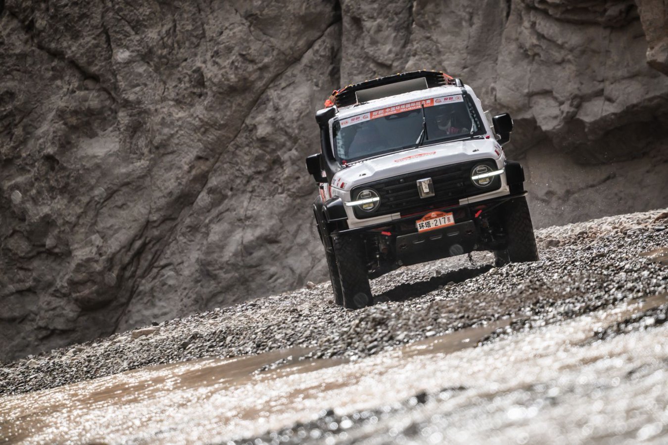 自长城汽车官宣出征2026中国环塔拉力赛并由魏建军发布全球车手招募以来，长城车队