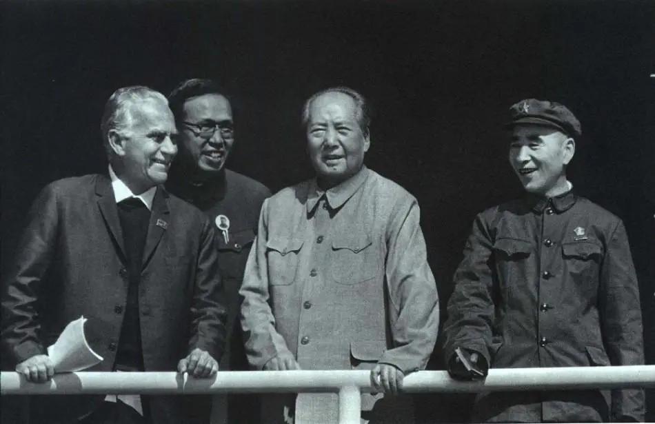 “谁知道下一代干些什么事，无非是两种可能：一种可能是革命继续下去，向着共产主义发