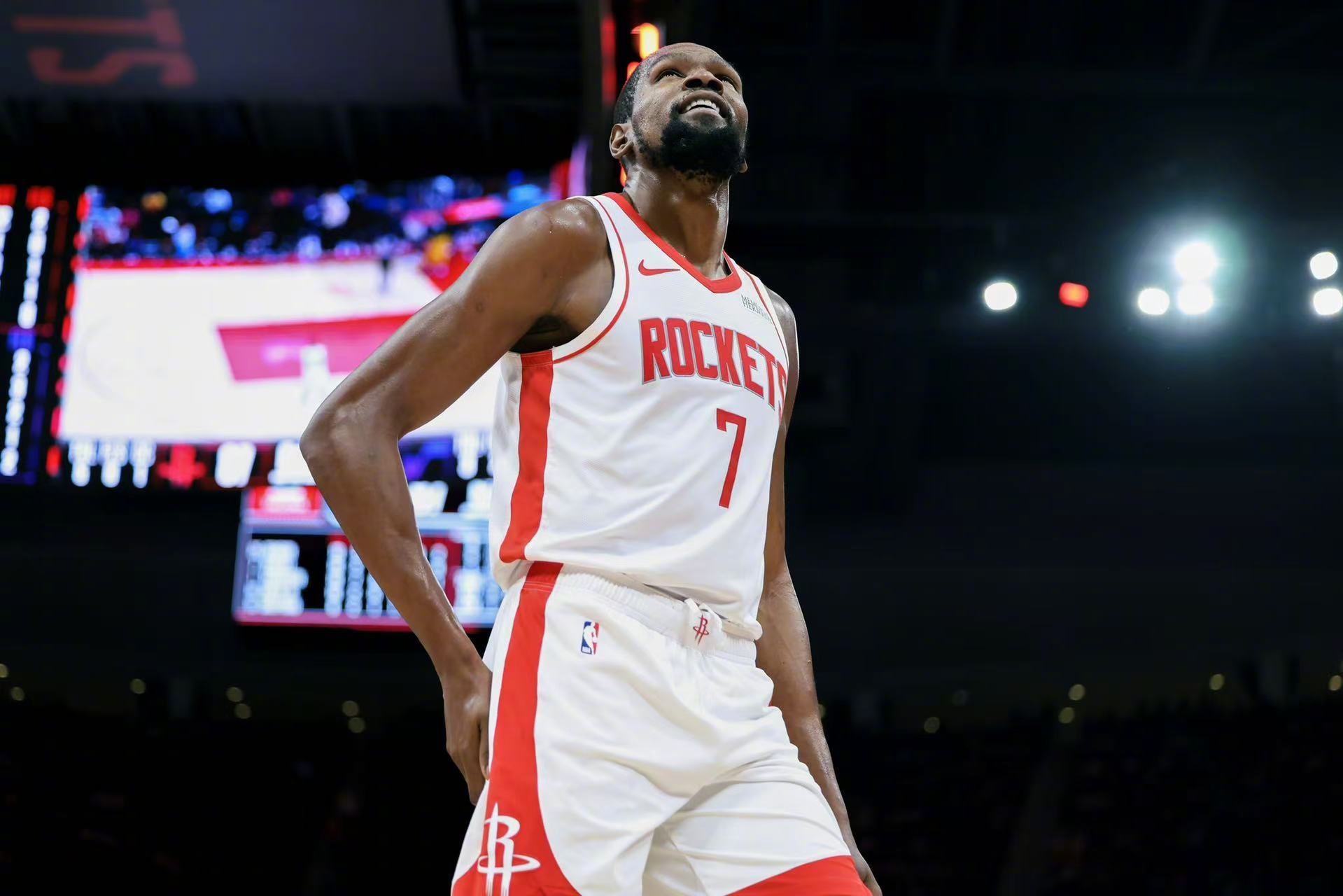 杜兰特生涯总薪资NBA历史第一 杜兰特和火箭达成两年9000万美元的提前续约合同