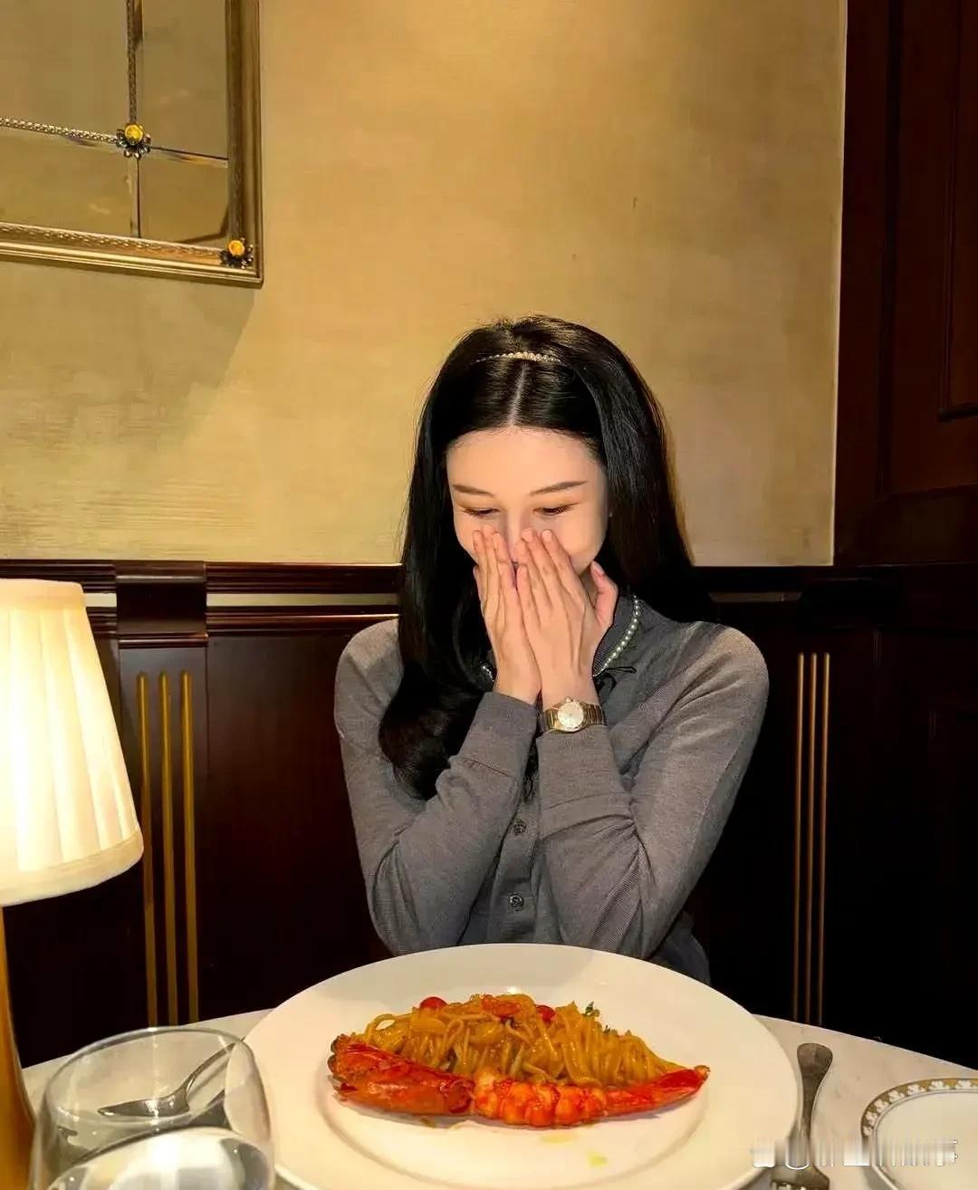 难得星二代这么高的颜值，不进娱乐圈太可惜了！ 