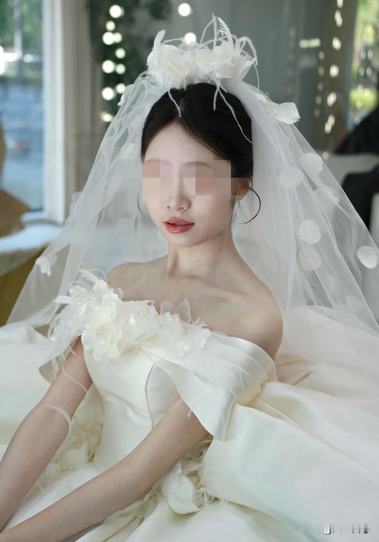 35岁男友为1万块婚纱当场悔婚：“30万彩礼我认了，但你这女人不会过日子，这婚宁