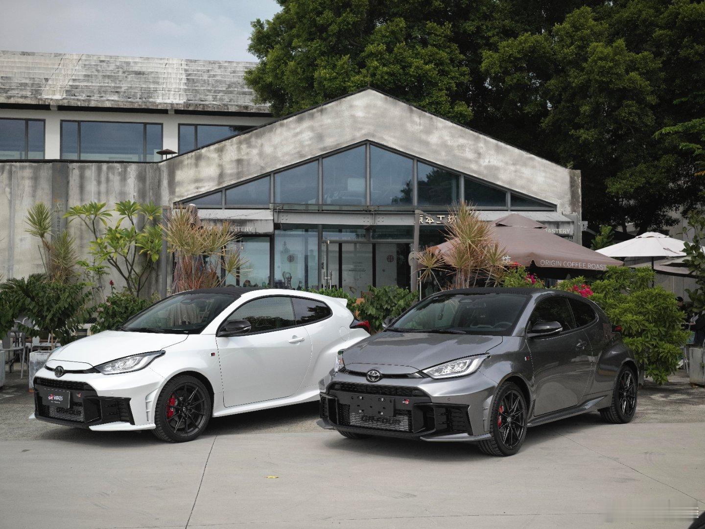 广州最早拿到临牌的两台暴力鸭，5年前一起上头，一起在广州分别两家店订车（为了保险