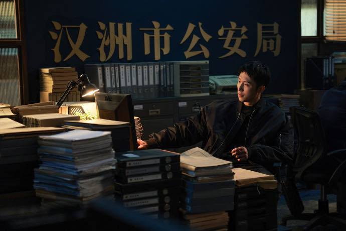 黄景瑜刑侦剧口碑这一块 实力印证刑侦剧王者！零预热开播照样掀起追剧潮，路人扎堆追