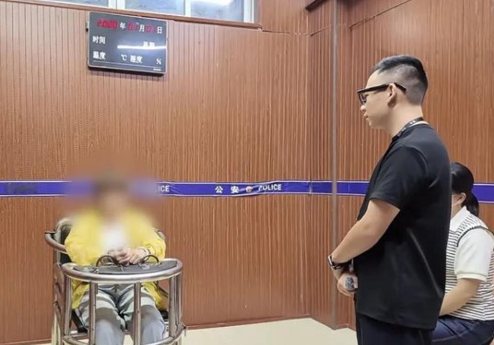 5月22日，海南琼海。一男子与女友前脚刚领完证，后脚就把全部积蓄转入对方账户，谁