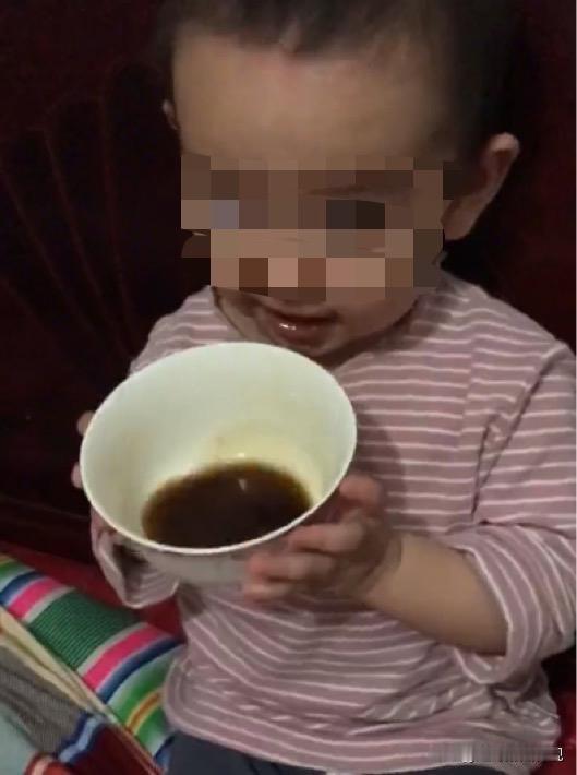太难了！重庆云阳，10岁女孩哭着跟姑妈说，想去照相馆拍张照留个念想，嘴里翻来覆去
