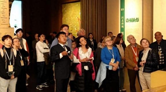 美国称：中国不可怕，可怕的是，中国淘汰4000年的东西他们还在用。

这句话最近