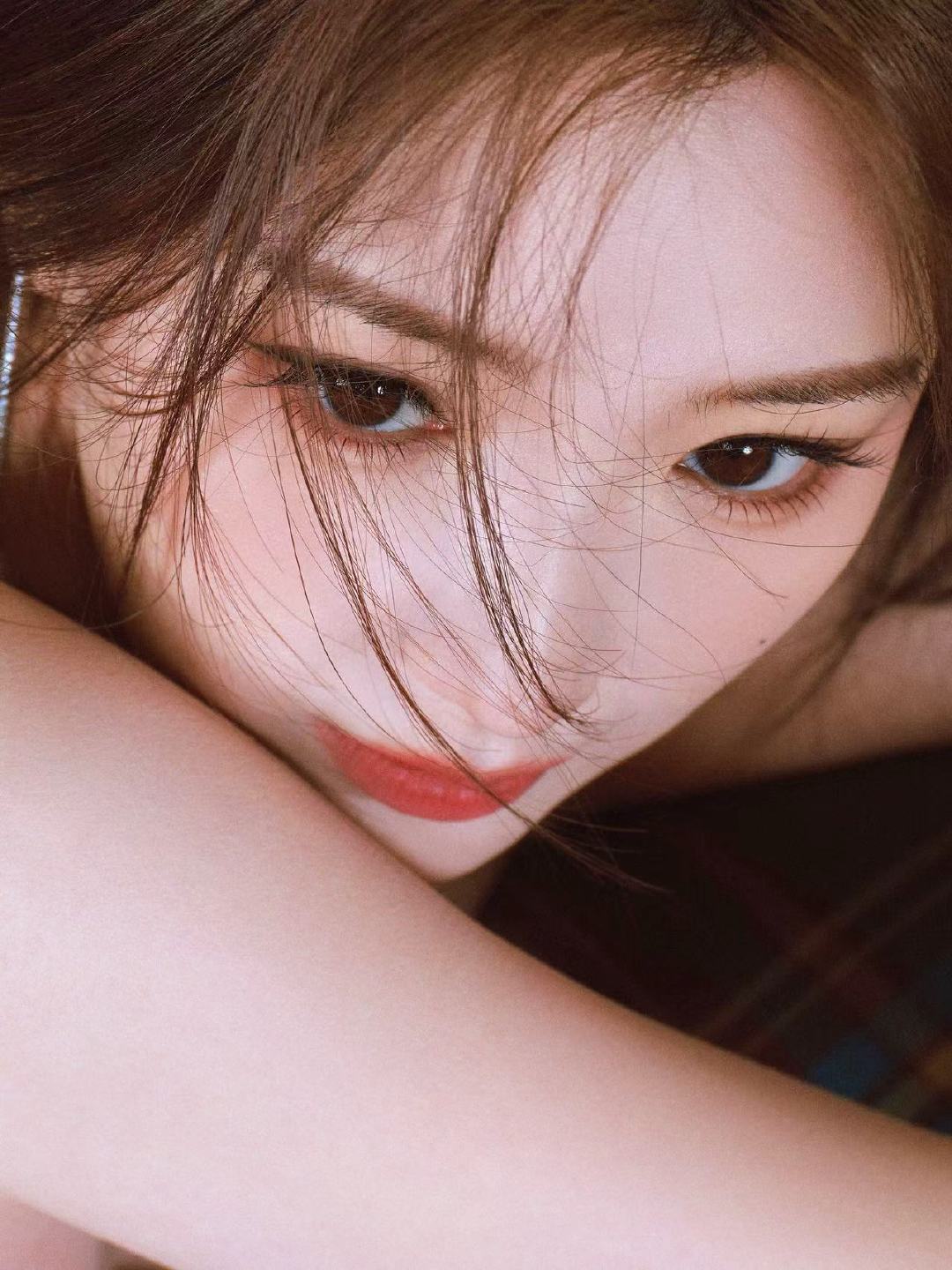 毛晓彤渐变鱼尾裙 毛晓彤人鱼公主变龙虾杀手 不用为了美丽委屈自己，像毛晓彤一样优