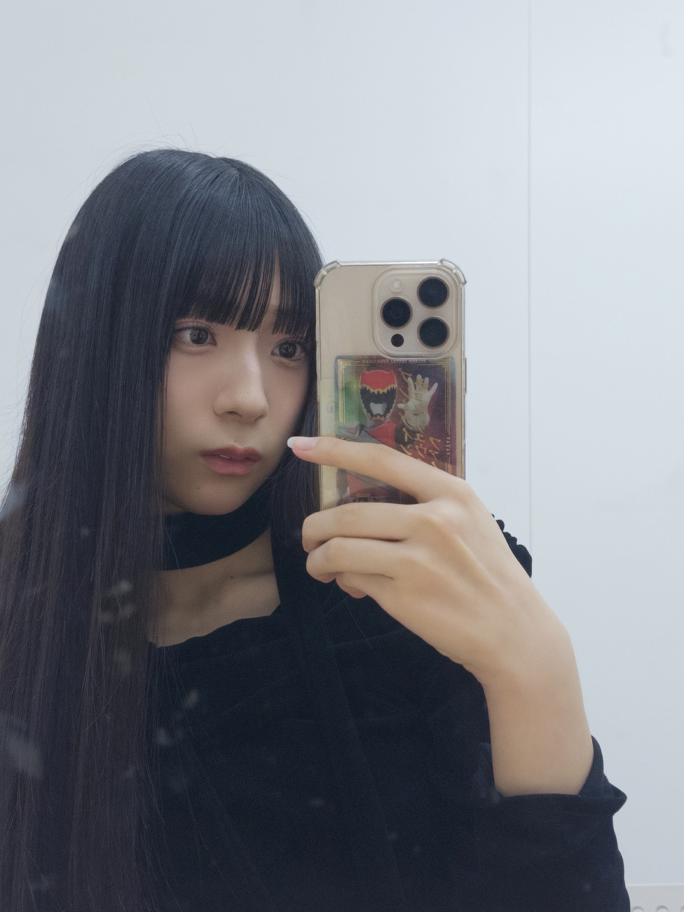 宮地すみれ「些細なご報告。前髪を切りました。ぱっつんに切り揃えました。重ため ま