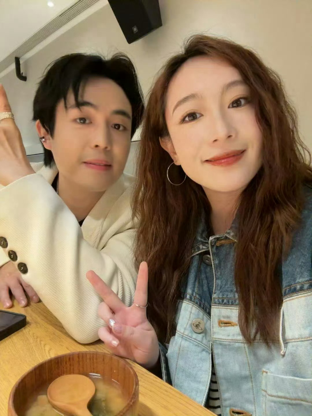 王星还没还清向女友借的钱初入职场金融季一边打拼一边还债，不画大饼只靠行动，这份踏