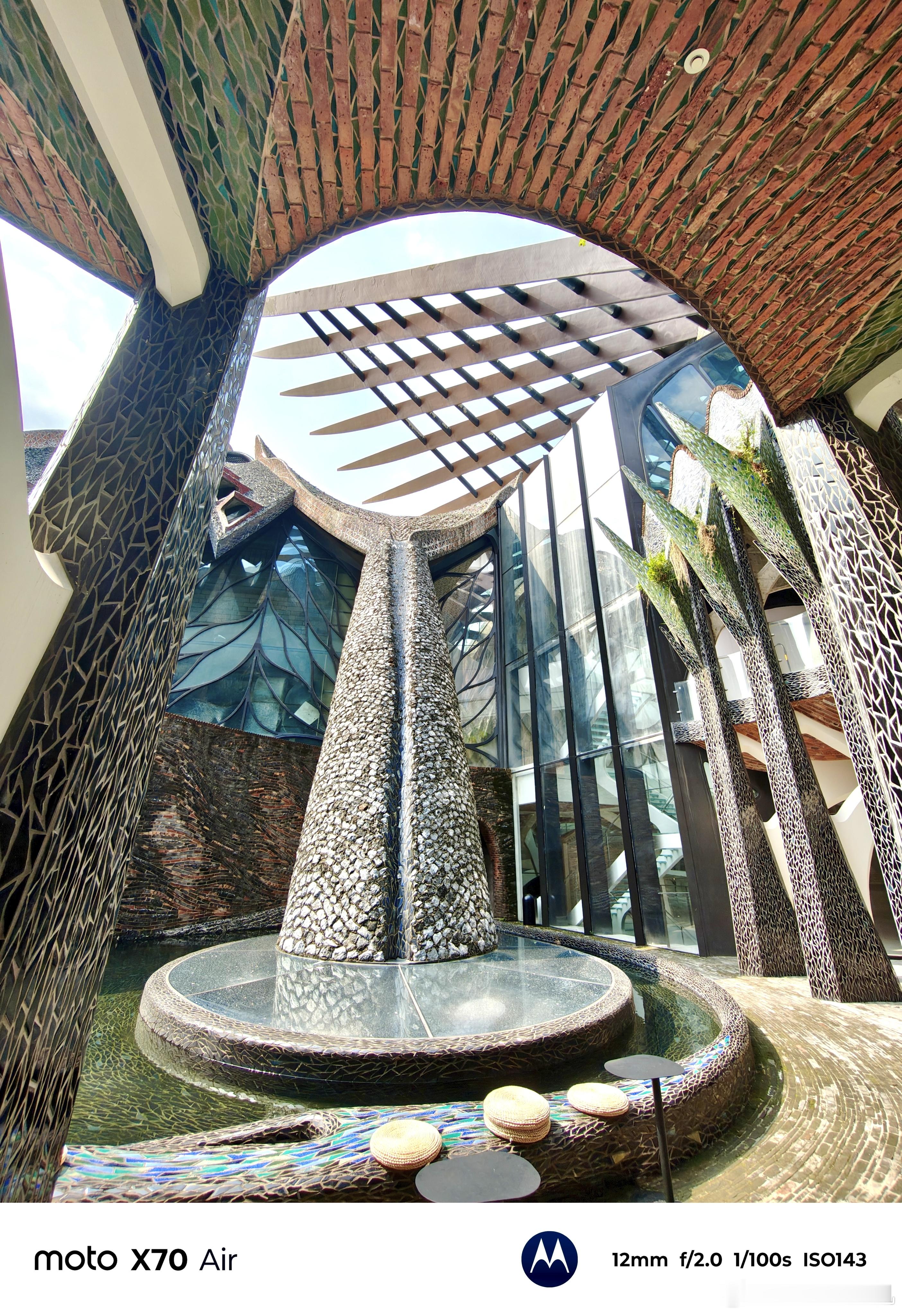 Motorola[超话] 知道你们都等不及了，先放一组同款超轻薄手机moto X