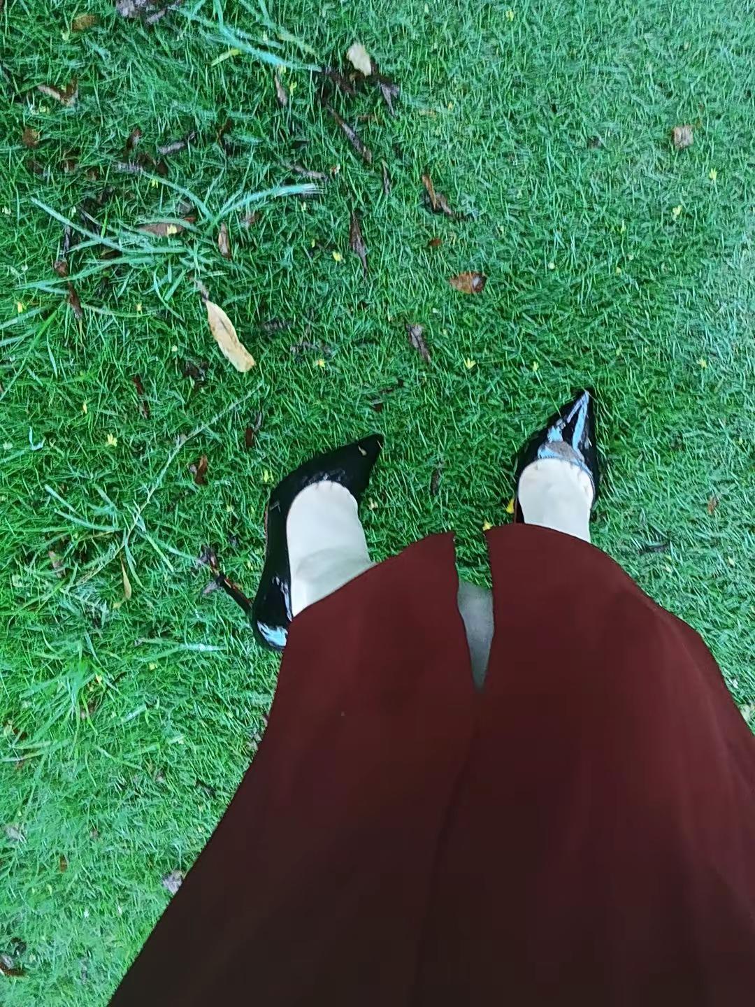：平地鞋给不了高跟鞋的优雅😘做自己的女王😎😎😎