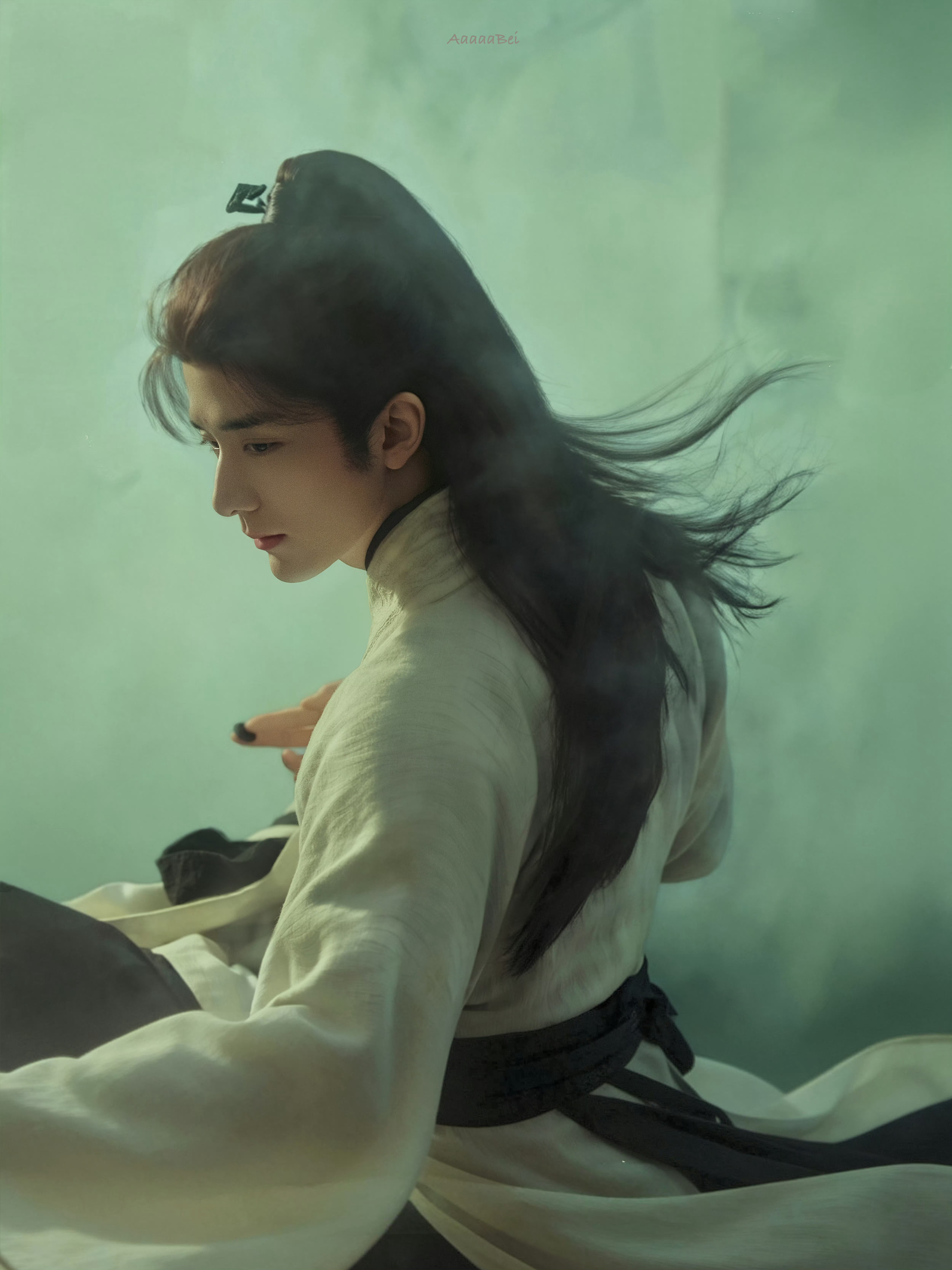 张新成剑来造型漂亮 其实古装很适合他这种脸小颅顶高下颌骨分明的人，贴头套也不会变