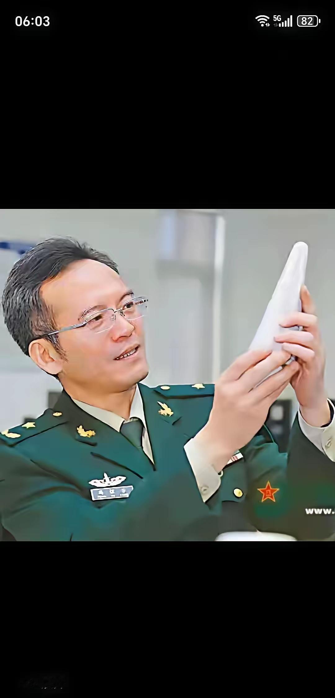 谁能想到，昨天还在家属院里雷打不动晨跑的精干汉子，今天说没就没了。就在这个草长莺