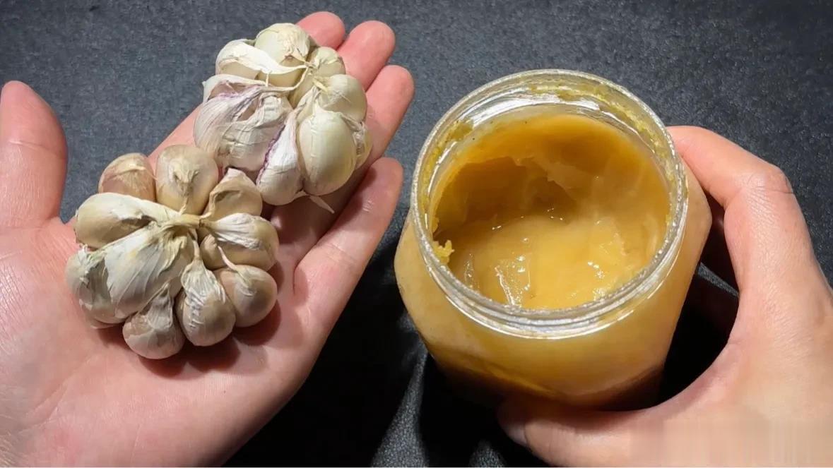 大蒜搭配蜂蜜，作用真厉害，解决了很多男男女女的大烦恼，很管用
大蒜和蜂蜜的搭配可