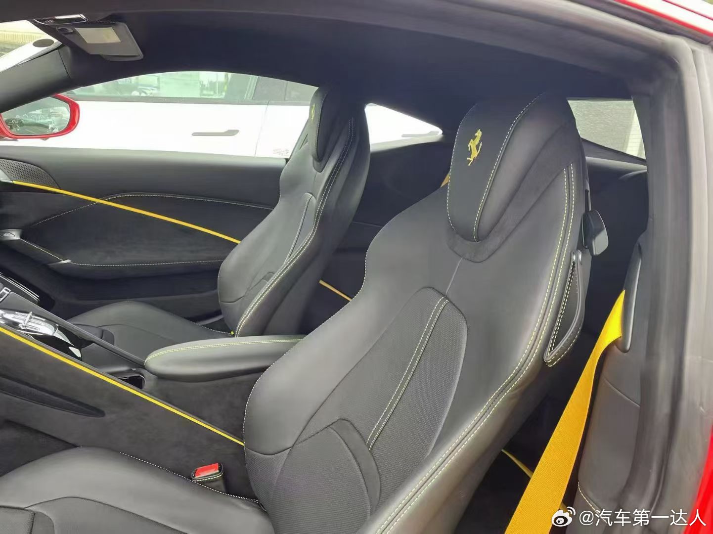 人生最好的状态，是优雅与激情并存，就像这台2024款法拉利罗马，7000公里准新