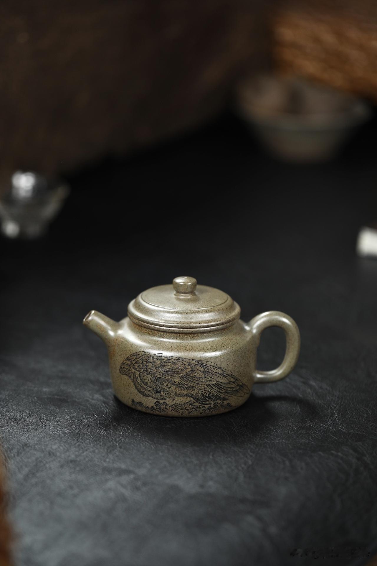 德钟｜高温还原烧｜张晔刻绘作品
原矿段泥｜容量280cc