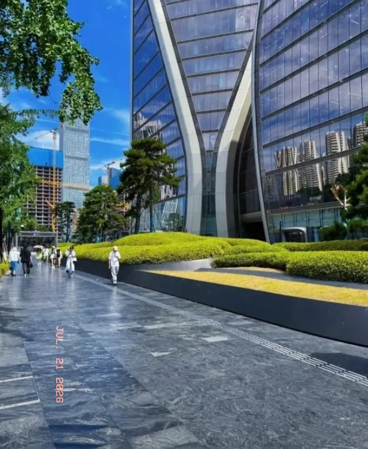 今天就是7月21号了。奉劝一句：中午到下午六点前，能不出门就别出门。入伏第三天了