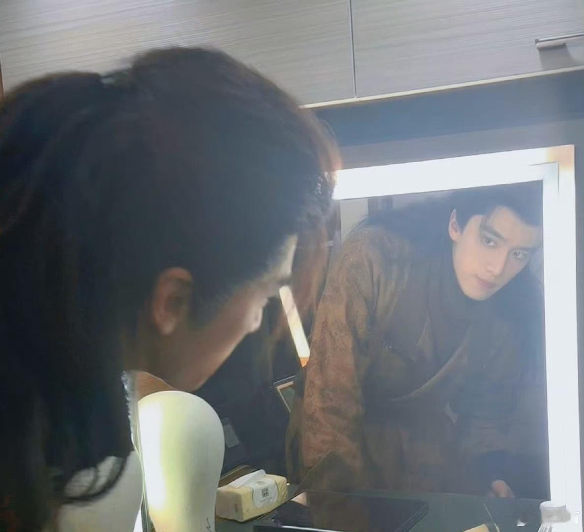娱乐[超话]张萌发的李昀锐张康乐张萌探班李昀锐张康乐张萌发的李昀锐张康乐，好帅啊