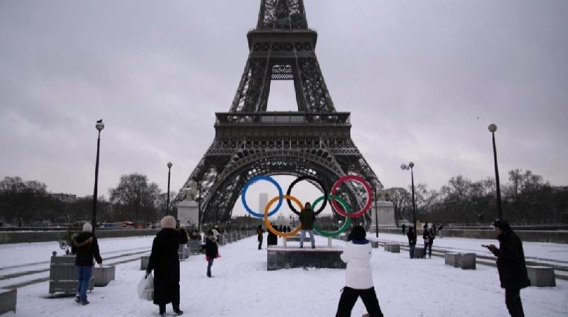 5日起，欧洲各地遭遇冬季以来最强寒流。连续3天的暴雪、结冰与强风，不仅致使交通陷