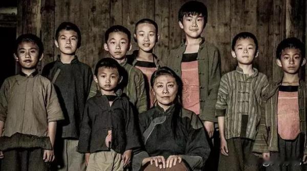 8个儿子全赴死！这位母亲的答卷，国人该永远刻在心上！
 
一个母亲，八个儿子。为