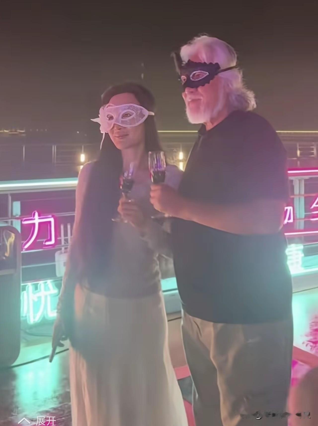 老张头居然带着小杜参加这样的活动，现在我严重怀疑他的几个孩子真实身份了……