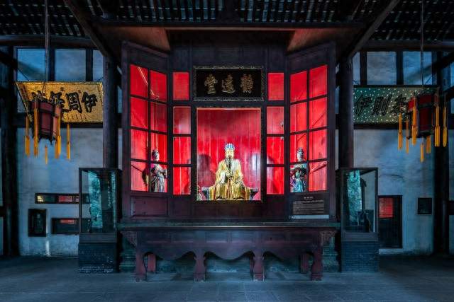 诸葛亮加班到死，司马懿只问了一句饭量