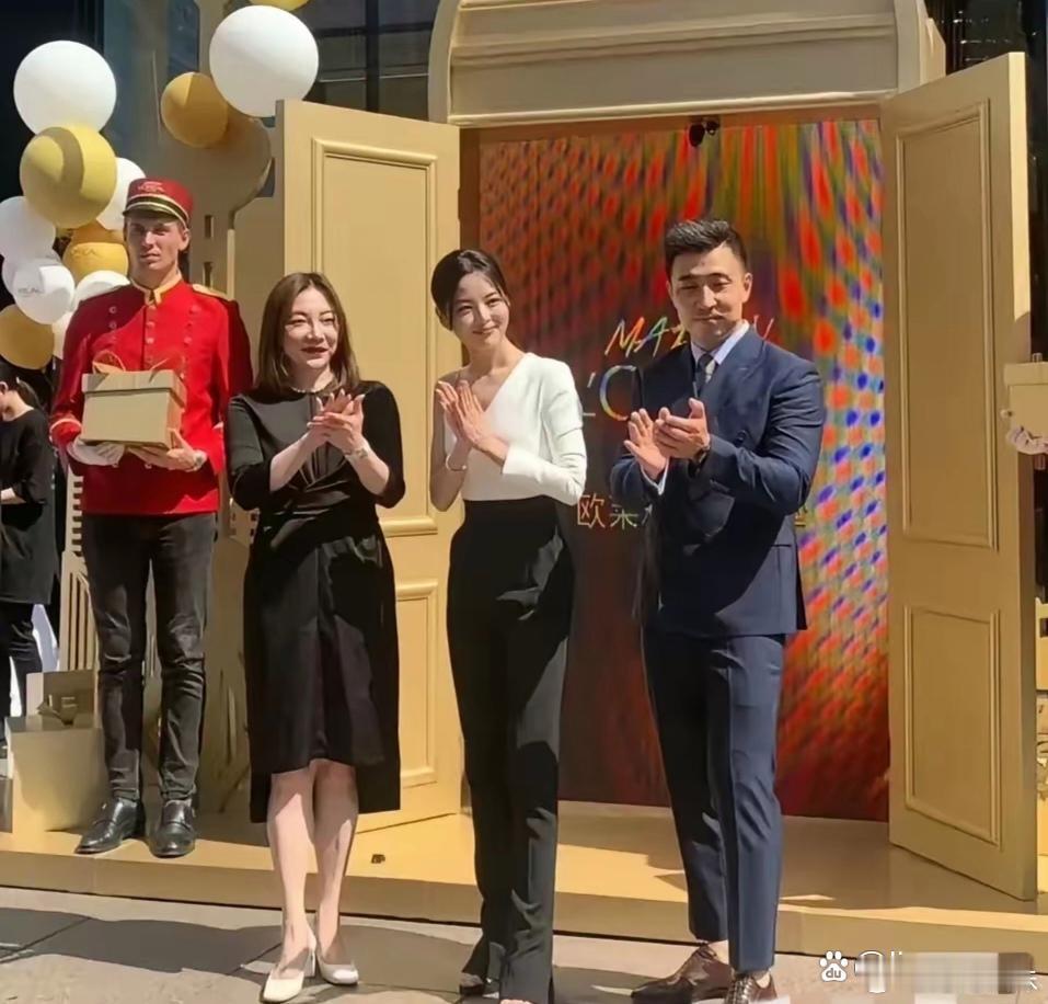 天呐，我以为辛芷蕾很大块头！！其实这么瘦！！个子挺高，身材很好！！！ 