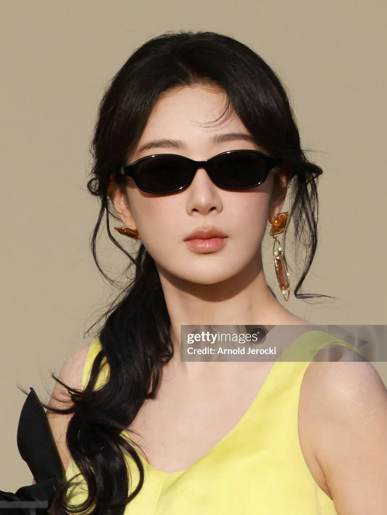 杨紫[超话]  紫宝好权威的一张脸​​​