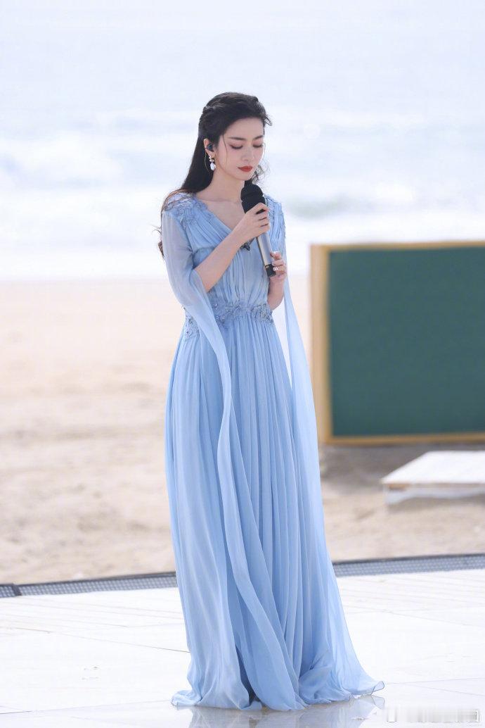 李晟喜欢上李佳航的原因李晟说李佳航老了还这么帅看，李晟喜欢李佳航的原因很直白，舞