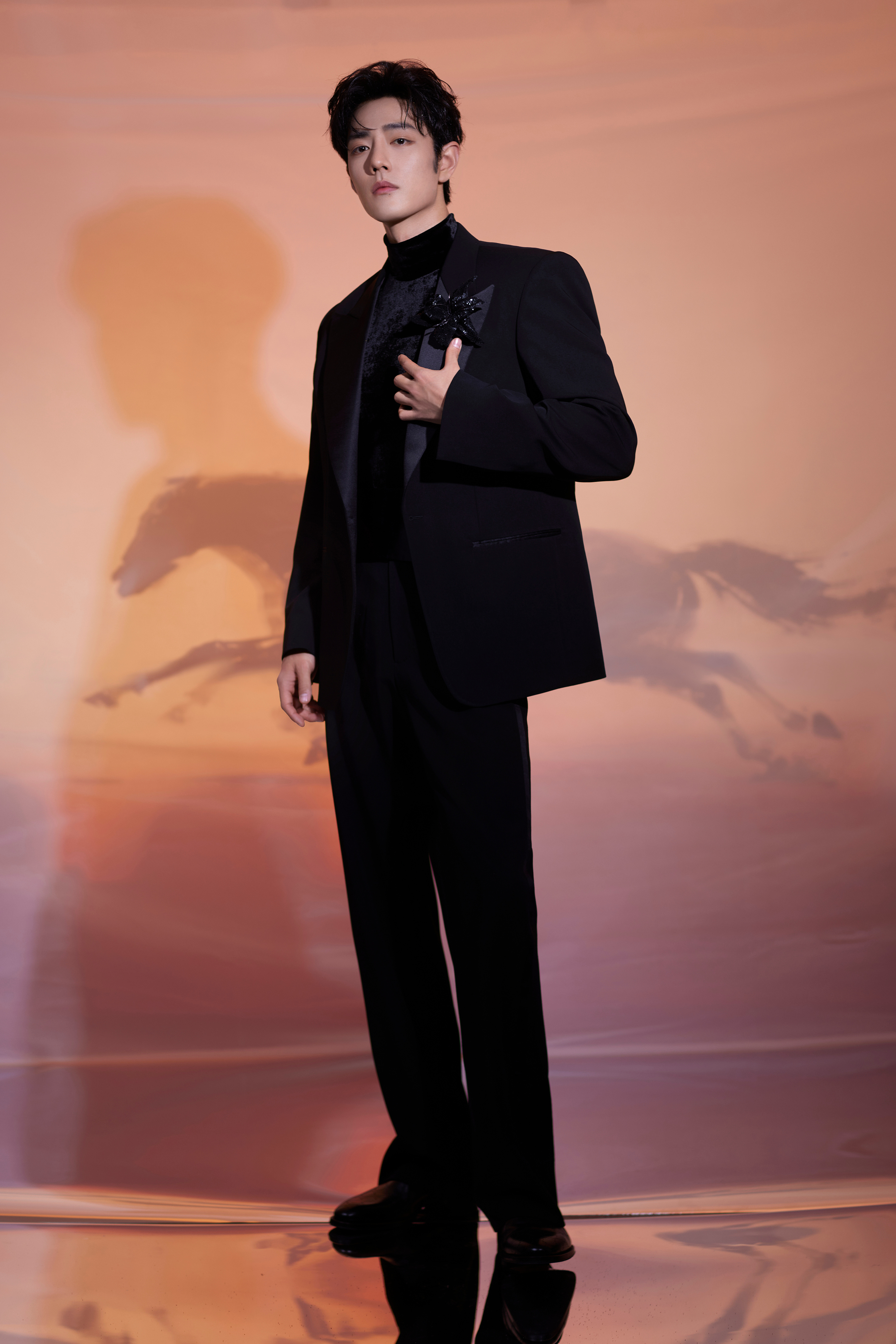 肖战｜东方卫视跨年 第二套舞台 Look ！来自 Gucci 为肖战特别订制 ，