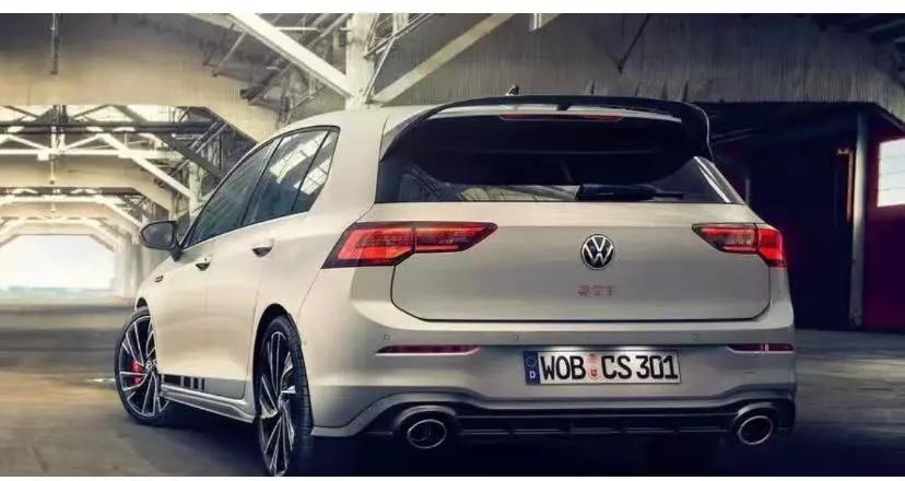 为什么买汽车时都喜欢买大不买小?
之前二十几岁买车的时候，也很鄙视买车要买大这个